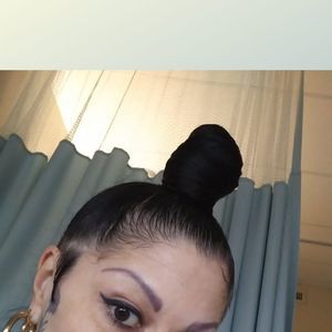 Meet your Posher, Leslie